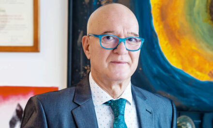 Julián Camacho, consejero delegado de Imás Televisión, cantante