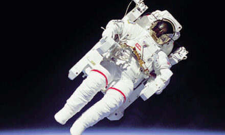 Los astronautas crecen en el espacio