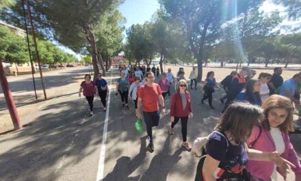 ‘Paseando por la Vida’ reúne a un centenar de personas en su XX edición con una jornada de deporte y convivencia