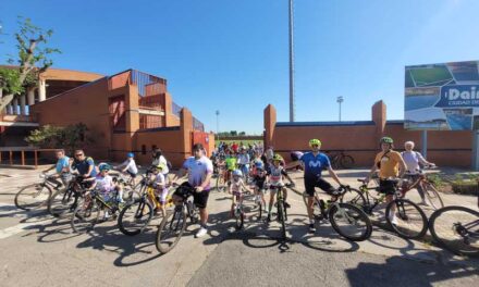 Daimiel pedalea en familia en una nueva edición del Día de la Bicicleta