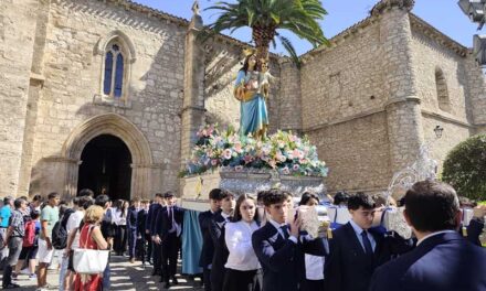El Colegio Salesiano Hermano Gárate vivió su día grande con la procesión de María Auxiliadora