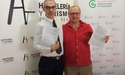Firma de convenio de colaboración entre APEHT CR y AECC