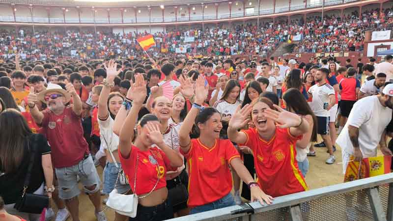 La Plaza de Toros vibró con la victoria de la selección española