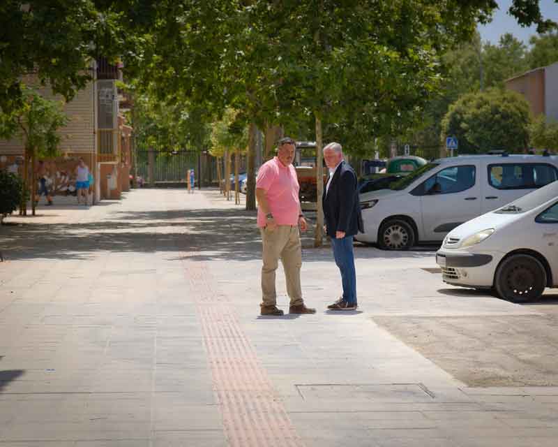 Cañizares visita las obras de mejora de acerados y pavimentos en el barrio del Pilar, con una inversión de 110.000 euros